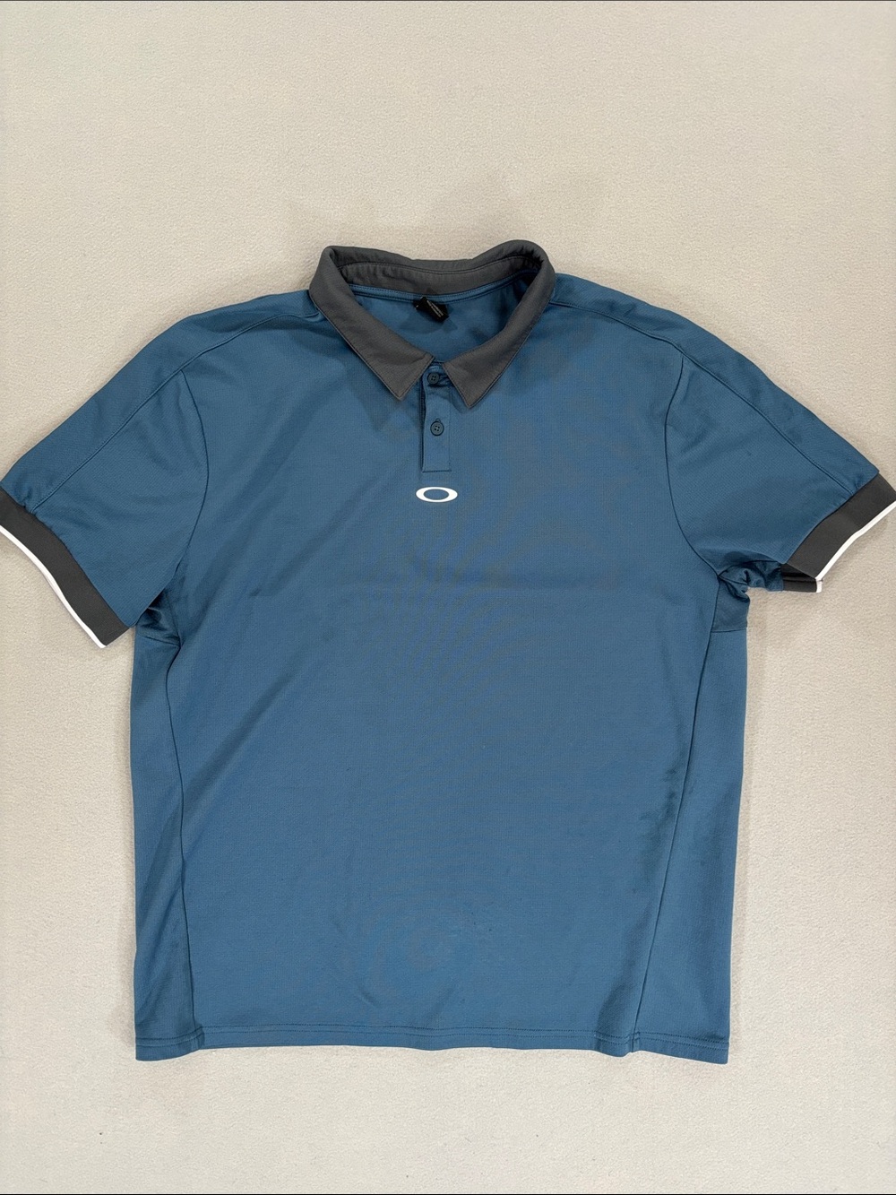 Oakley Men’s Blue golf Polo Shirt with Contrast Collar 2XL